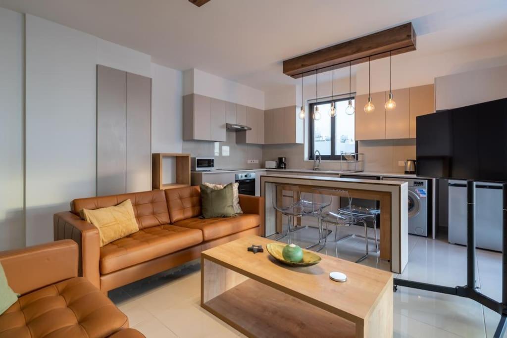 Beachcomber 2-bedroom In Apartment *