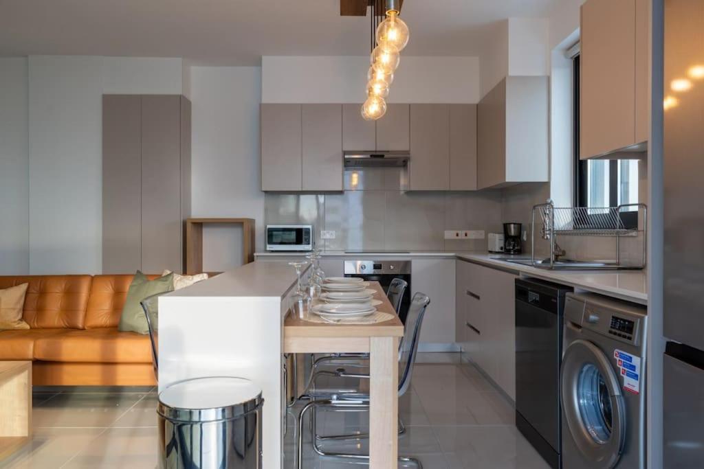 Apartment Beachcomber 2-bedroom In Larnaca