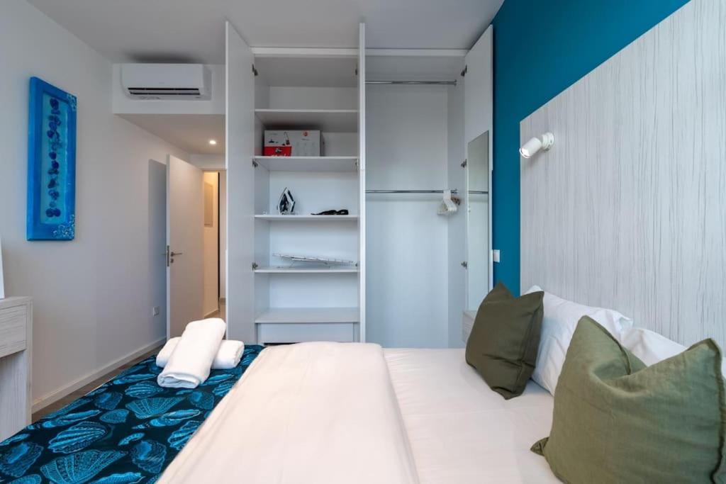 Beachcomber 2-bedroom In * Larnaca