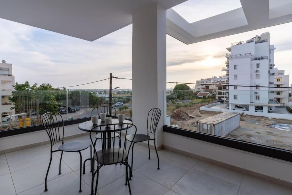 Beachcomber 2-bedroom In Apartment Larnaca