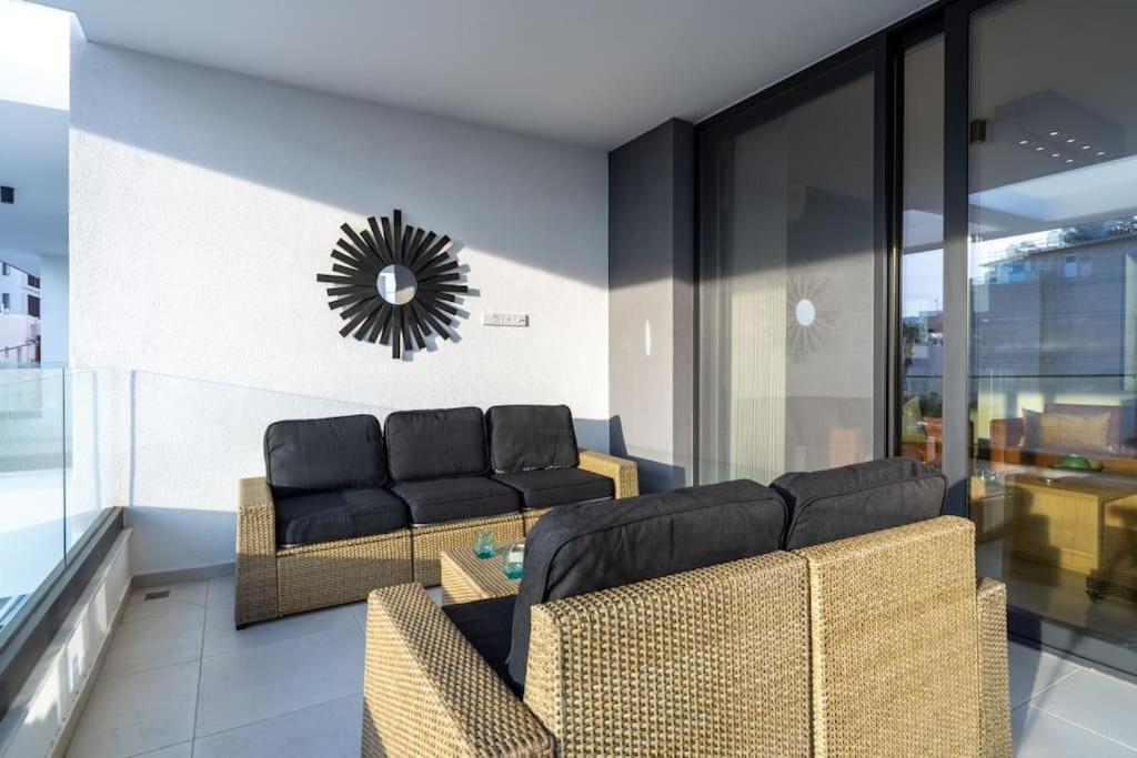 Apartment Beachcomber 2-bedroom In Larnaca