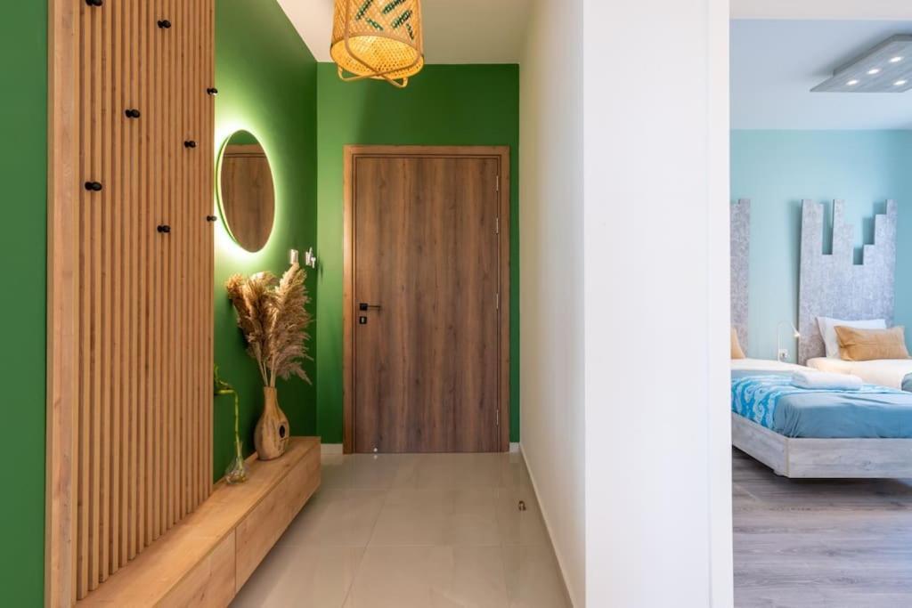 Beachcomber 2-bedroom In * Larnaca